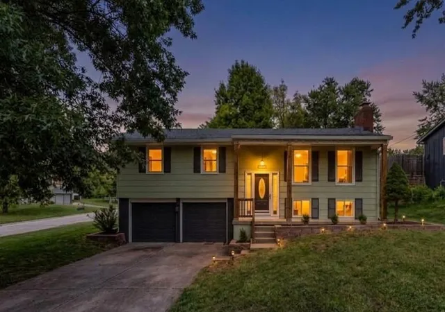 Single family home for sale at 6739 NW Hilldale Dr, Kansas City, MO 64151 | MLS# 2645547