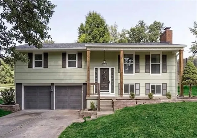Photo 2 of Single family home for sale at 6739 Nw Hilldale Dr, Kansas City, MO 64151 | MLS# 2645547 | Listing updated on 2026-10-21