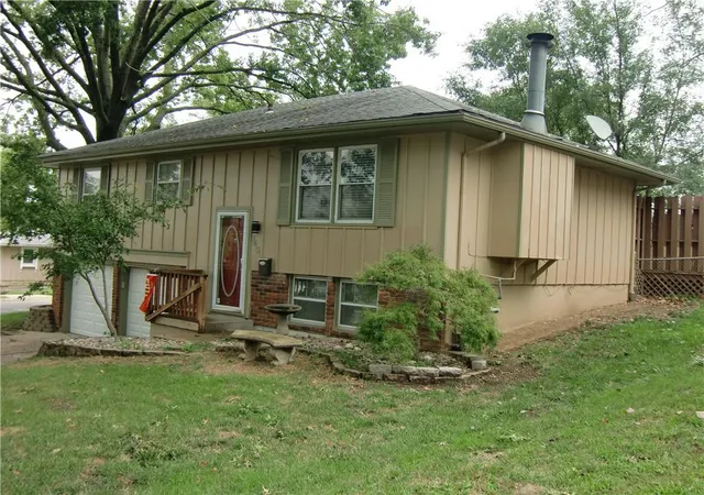Photo 2 of Single family home for sale at 3401 S Ellison Way, Independence, MO 64055 | MLS# 2645548 | Listing updated on 2026-10-07