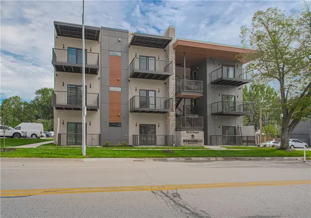 Multi family home for sale at 200 W Gregory Blvd, Kansas City, MO 64114 | MLS# 2645550