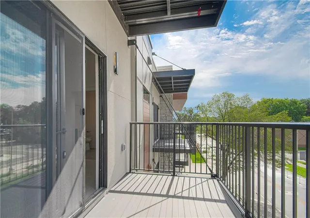 Photo 3 of House for sale at 200 W Gregory Blvd, Kansas City, MO 64114 | MLS# 2645550 | Listing updated on 2026-10-05