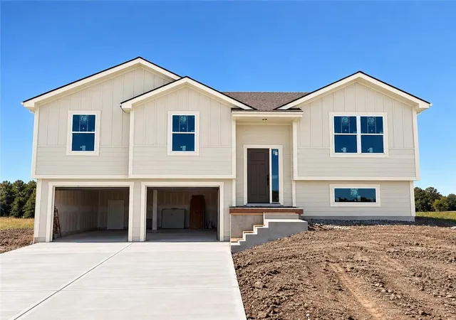 Photo 1 of Single family home for sale at 680 S Ranson Pl, Independence, MO 64056 | MLS# 2645554 | Listing updated on 2026-10-08