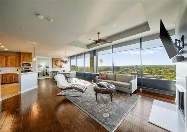 Photo 3 of Condo for sale at 700 W 31st Street #1405, Kansas City, MO 64108 | MLS# 2645556 | Listing updated on 2026-10-09