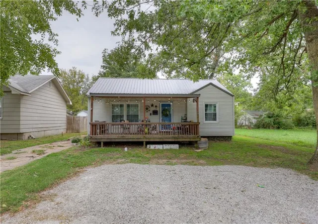 Photo 2 of Single family home for sale at 516 S Vermont, Columbus, KS 66725 | MLS# 2645560 | Listing updated on 2026-10-08