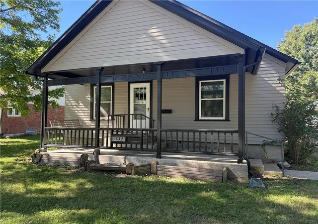 Single family home for sale at 932 Ash St, Ottawa, KS 66067 | MLS# 2645566