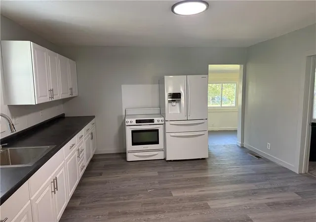 Photo 4 of Single family home for sale at 932 Ash St, Ottawa, KS 66067 | MLS# 2645566 | Listing updated on 2026-10-05
