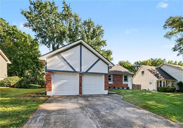 Photo 1 of Single family home for sale at 13935 S Cottonwood Dr, Olathe, KS 66062 | MLS# 2645570 | Listing updated on 2026-10-09