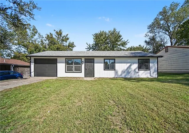 Photo 2 of Single family home for sale at 1830 Se 22nd Street, Topeka, KS 66605 | MLS# 2645577 | Listing updated on 2026-10-09