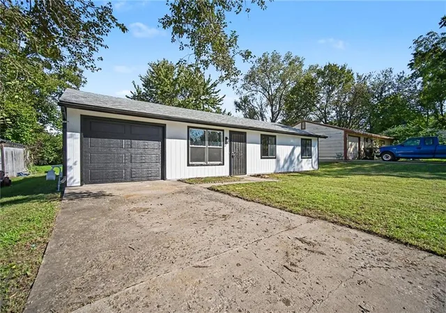 Photo 3 of Single family home for sale at 1830 Se 22nd Street, Topeka, KS 66605 | MLS# 2645577 | Listing updated on 2026-10-09