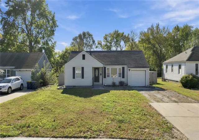 Photo 1 of Single family home for sale at 7715 Sni A Bar Rd, Kansas City, MO 64129 | MLS# 2645580 | Listing updated on 2026-10-22