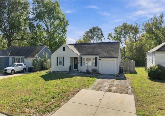 Photo 2 of Single family home for sale at 7715 Sni A Bar Rd, Kansas City, MO 64129 | MLS# 2645580 | Listing updated on 2026-10-22