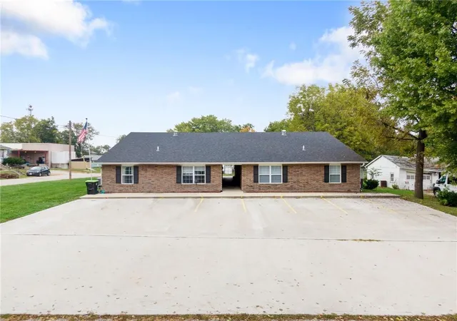 Photo 1 of Multi family home for sale at 201 Highland St, Sweet Springs, MO 65351 | MLS# 2645583 | Listing updated on 2026-10-06