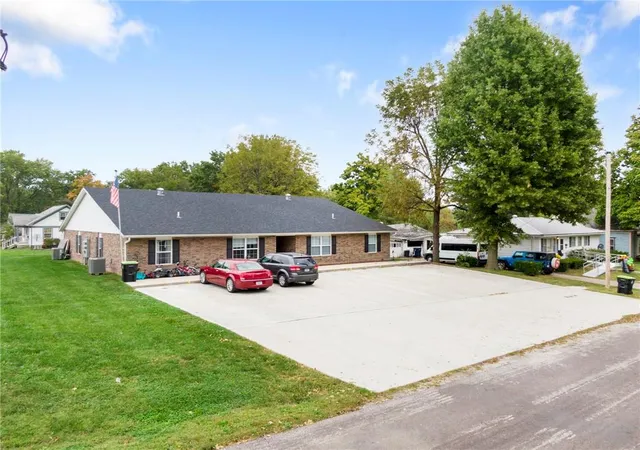 Photo 3 of House for sale at 201 Highland St, Sweet Springs, MO 65351 | MLS# 2645583 | Listing updated on 2026-10-06