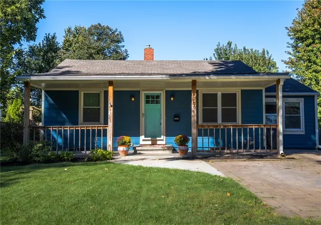 Photo 1 of Single family home for sale at 8200 Summit St, Kansas City, MO 64114 | MLS# 2645584 | Listing updated on 2026-10-09