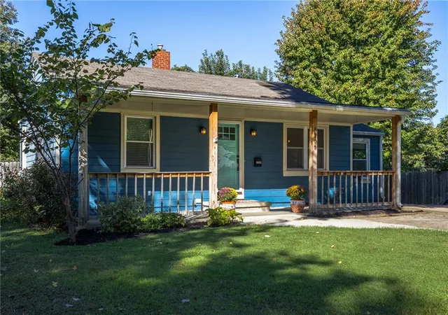 Photo 2 of Single family home for sale at 8200 Summit St, Kansas City, MO 64114 | MLS# 2645584 | Listing updated on 2026-10-09