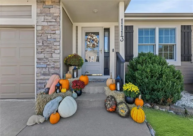 Photo 3 of Single family home for sale at 1113 Creekside Ct, Raymore, MO 64083 | MLS# 2645586 | Listing updated on 2026-10-10