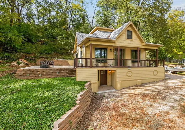 Photo 1 of Single family home for sale at 624 Caldwell St, Excelsior Springs, MO 64024 | MLS# 2645597 | Listing updated on 2026-10-22
