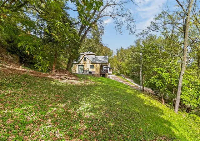 Photo 3 of Single family home for sale at 624 Caldwell St, Excelsior Springs, MO 64024 | MLS# 2645597 | Listing updated on 2026-10-22