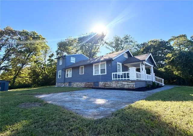 Photo 3 of Single family home for sale at 4111 E 59th Street, Kansas City, MO 64130 | MLS# 2645598 | Listing updated on 2026-10-27