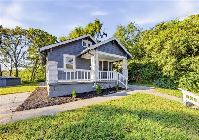 Photo 2 of Single family home for sale at 4111 E 59th Street, Kansas City, MO 64130 | MLS# 2645598 | Listing updated on 2026-10-27
