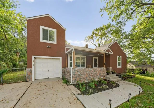 Photo 2 of Sale Pending at 5821 Appleton Ave, Raytown, MO 64133 | MLS# 2645599 | Listing updated on 2026-10-15