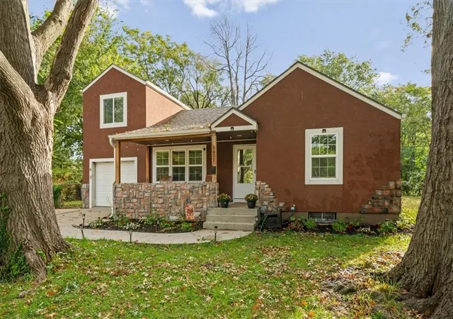 Photo 3 of Sale Pending at 5821 Appleton Ave, Raytown, MO 64133 | MLS# 2645599 | Listing updated on 2026-10-15