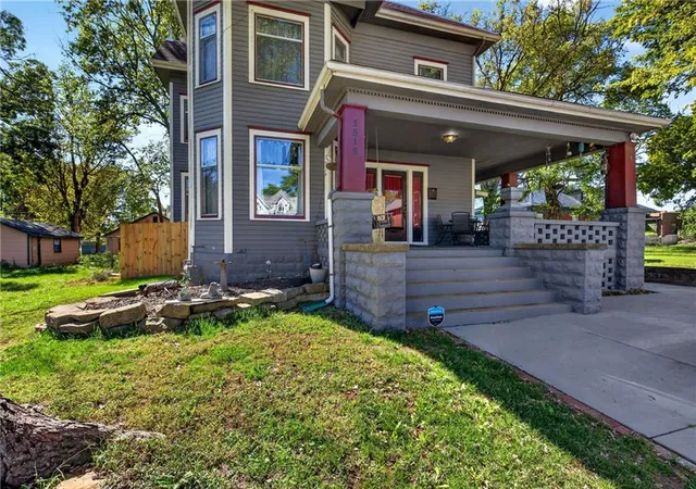 Photo 3 of Single family home for sale at 1818 Clark Ave, Parsons, KS 67357 | MLS# 2645600 | Listing updated on 2026-10-08