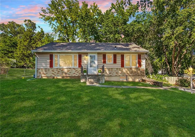 Single family home for sale at 1024 Orchard Ave, Liberty, MO 64068 | MLS# 2645603