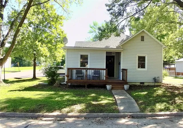 Photo 1 of Single family home for sale at 901 W 4th Street, Chanute, KS 66720 | MLS# 2645607 | Listing updated on 2026-10-06