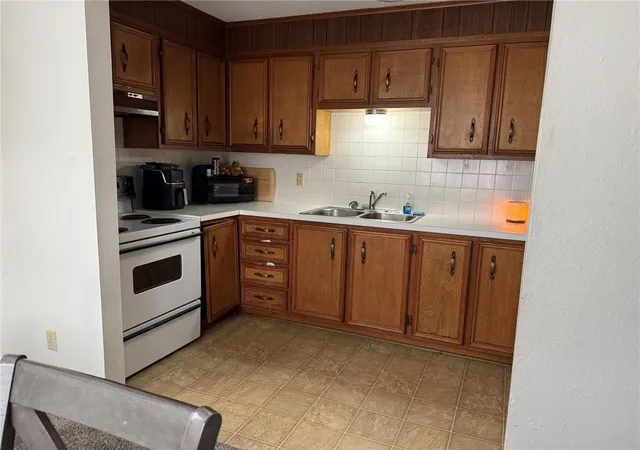Photo 3 of House for sale at 1301 S Ohio Ave, Sedalia, MO 65301 | MLS# 2645608 | Listing updated on 2026-10-07