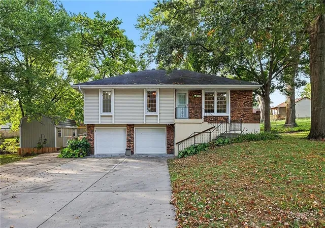 Photo 1 of Single family home for sale at 819 Ne 114th Street, Kansas City, MO 64155 | MLS# 2645609 | Listing updated on 2026-10-20