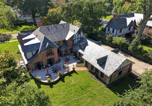 Photo 3 of Single family home for sale at 1010 W 65th Street, Kansas City, MO 64113 | MLS# 2645613 | Listing updated on 2026-10-20