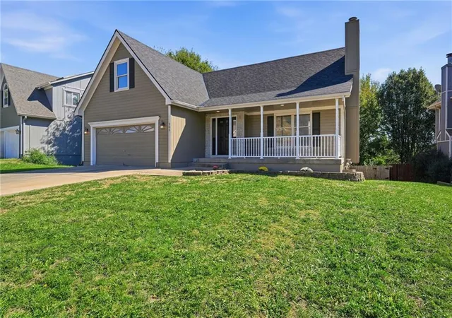 Photo 2 of Single family home for sale at 205 N Highland Dr, Raymore, MO 64083 | MLS# 2645614 | Listing updated on 2026-10-07