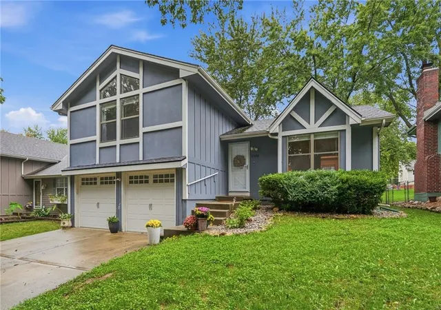Single family home for sale at 6500 N Jarboe St, Kansas City, MO 64118 | MLS# 2645615