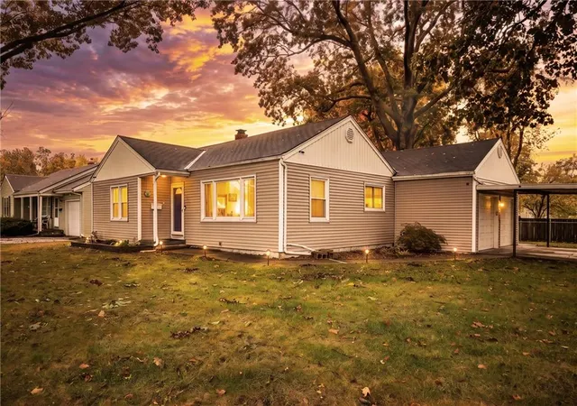 Single family home for sale at 3900 Blue Ridge Blvd, Independence, MO 64052 | MLS# 2645627