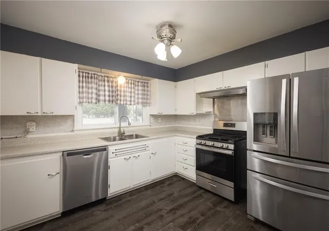 Photo 2 of Single family home for sale at 3900 Blue Ridge Blvd, Independence, MO 64052 | MLS# 2645627 | Listing updated on 2026-10-21