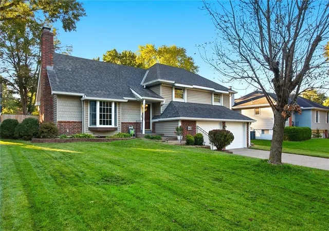 Photo 2 of Single family home for sale at 13929 S Summertree Ln, Olathe, KS 66062 | MLS# 2645629 | Listing updated on 2026-10-08