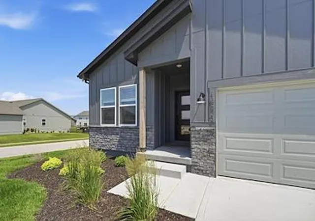 Photo 2 of Single family home for sale at 1516 Sw 8th Terrace, Oak Grove, MO 64075 | MLS# 2645635 | Listing updated on 2026-10-06