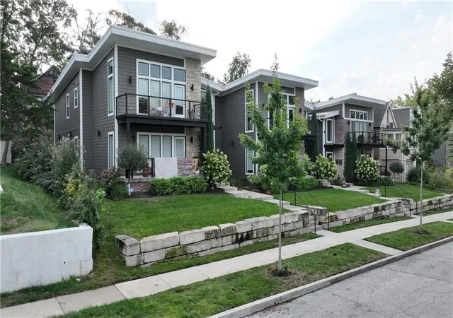 Photo 1 of Multi family home for sale at 3915 Kenwood Ave, Kansas City, MO 64110 | MLS# 2645638 | Listing updated on 2026-10-08