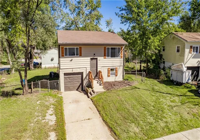 Photo 2 of Single family home for sale at 1515 N Osage Trl, Independence, MO 64058 | MLS# 2645639 | Listing updated on 2026-10-06