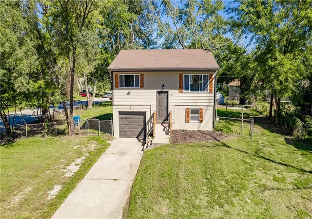 Photo 3 of Single family home for sale at 1515 N Osage Trl, Independence, MO 64058 | MLS# 2645639 | Listing updated on 2026-10-06