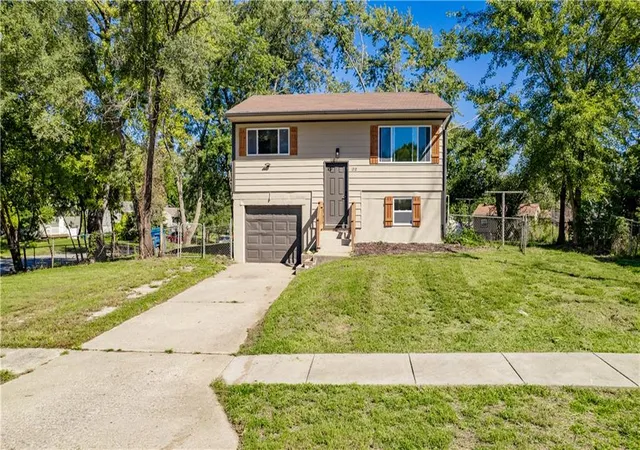 Photo 3 of Single family home for sale at 1515 N Osage Trl, Independence, MO 64058 | MLS# 2645639 | Listing updated on 2026-10-06