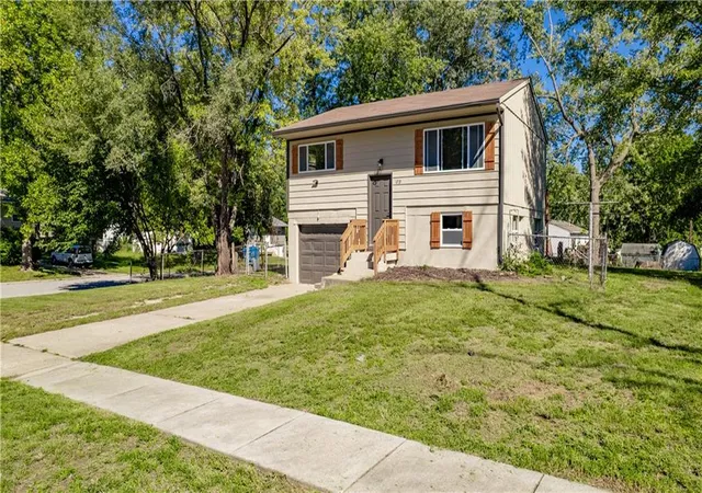 Photo 4 of Single family home for sale at 1515 N Osage Trl, Independence, MO 64058 | MLS# 2645639 | Listing updated on 2026-10-06