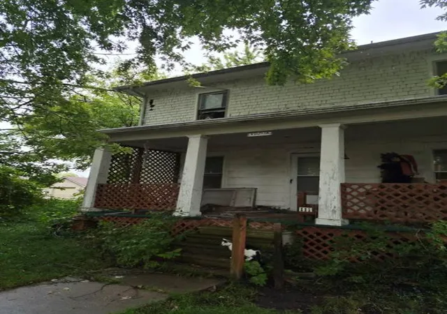 Photo 3 of Single family home for sale at 111 S Oak St, Ottawa, KS 66067 | MLS# 2645642 | Listing updated on 2026-10-06