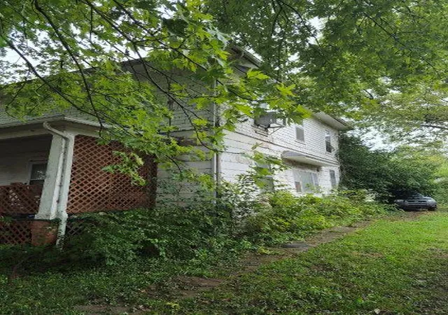 Photo 7 of Single family home for sale at 111 S Oak St, Ottawa, KS 66067 | MLS# 2645642 | Listing updated on 2026-10-06