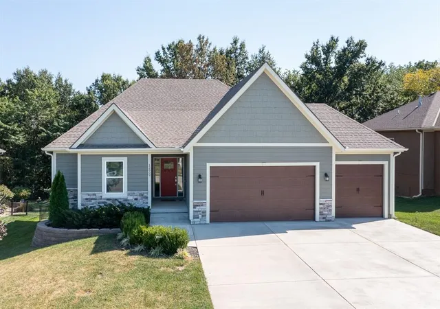 Single family home for sale at 12809 Hubbard Rd, Kansas City, KS 66109 | MLS# 2645645