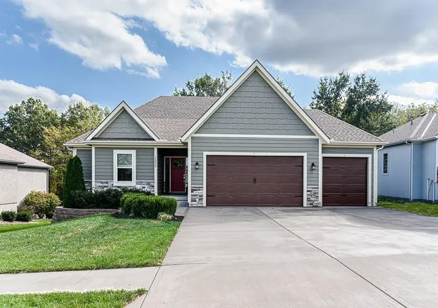 Photo 1 of Single family home for sale at 12809 Hubbard Rd, Kansas City, KS 66109 | MLS# 2645645 | Listing updated on 2026-10-14