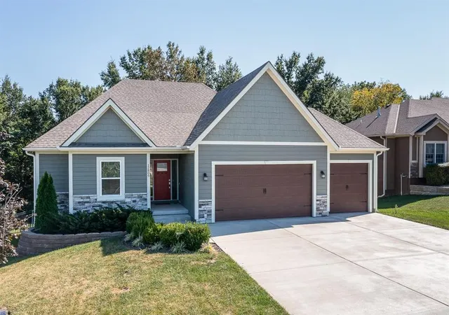 Photo 1 of Single family home for sale at 12809 Hubbard Rd, Kansas City, KS 66109 | MLS# 2645645 | Listing updated on 2026-10-10