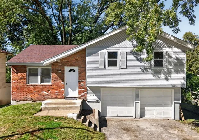 Single family home for sale at 4412 N Olive St, Kansas City, MO 64116 | MLS# 2645647