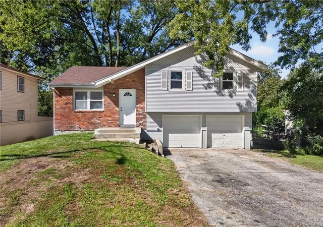 Photo 2 of Single family home for sale at 4412 N Olive St, Kansas City, MO 64116 | MLS# 2645647 | Listing updated on 2026-10-08